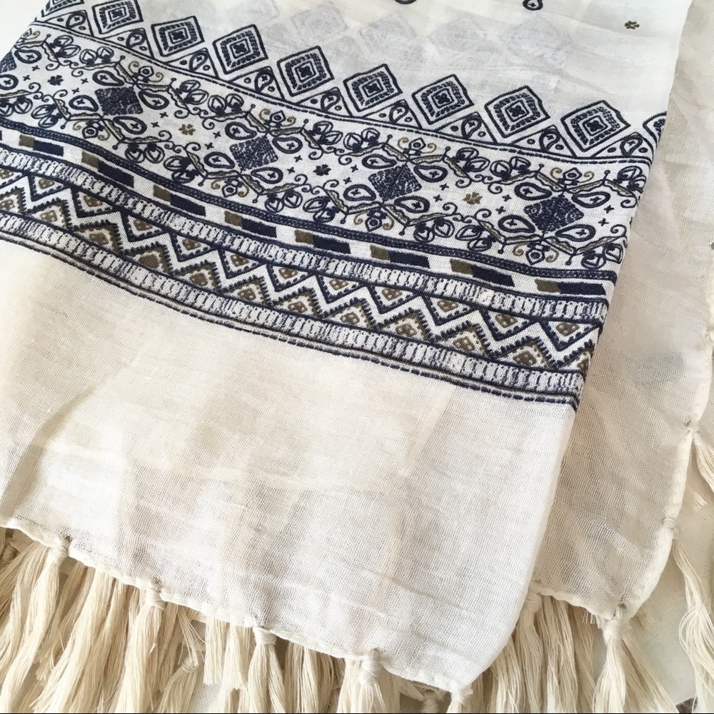 IVORY Paisley Kimono with Tassels - Picture 5 of 6